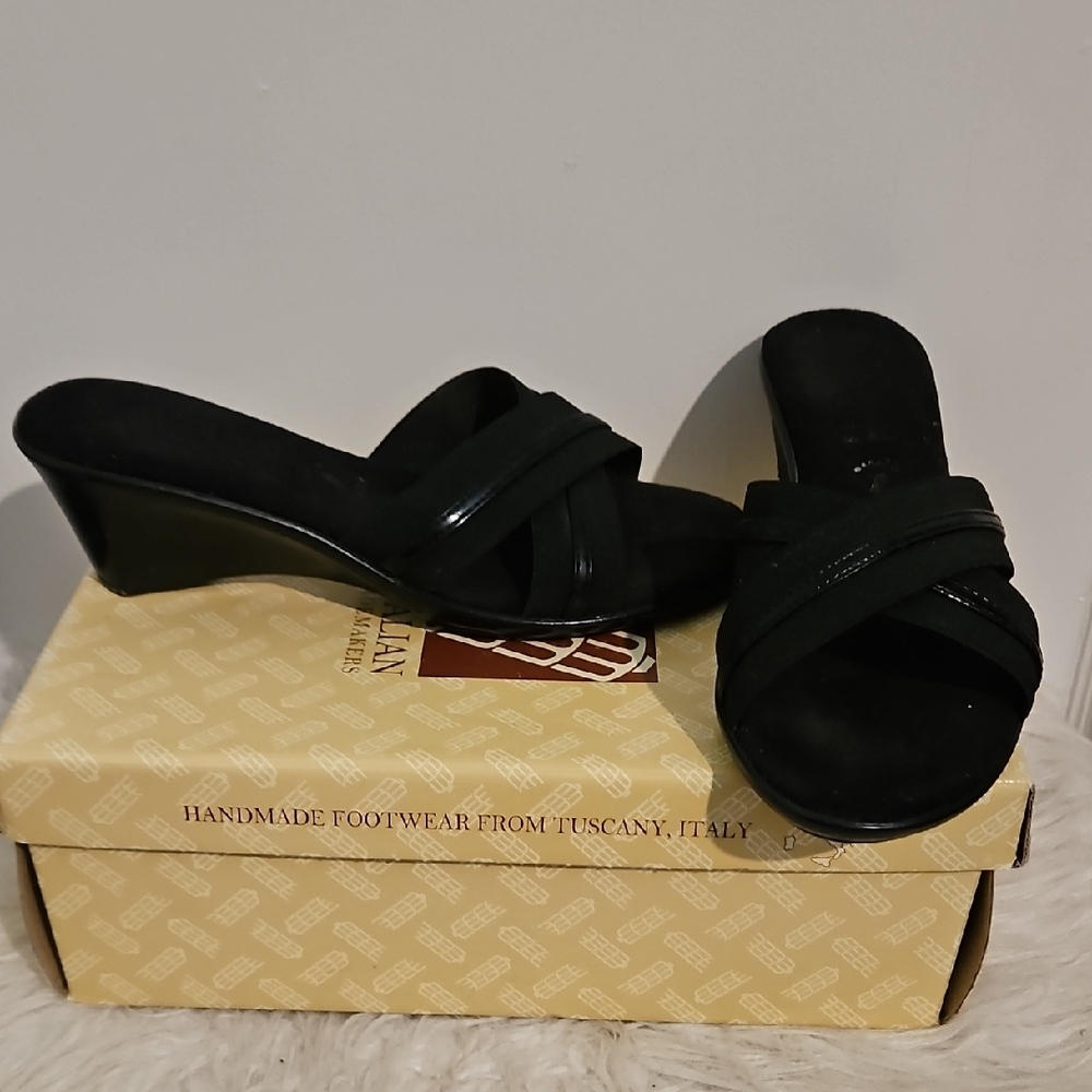 Italian Shoemakers Black Wedge Sandals with Elegant Criss Cross Design Size 6